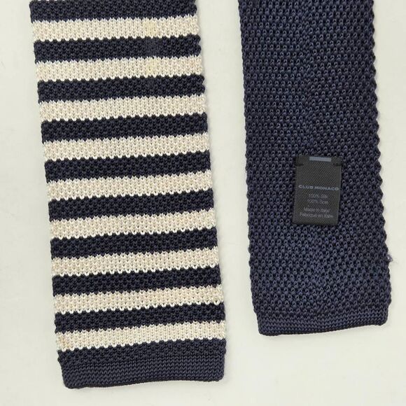 CLUB MONACO KNIT SQUARE TIP SILK TIE TEXTURED WHITE BLUE STRIPE 2.5" X 55" ITALY - Picture 1 of 4